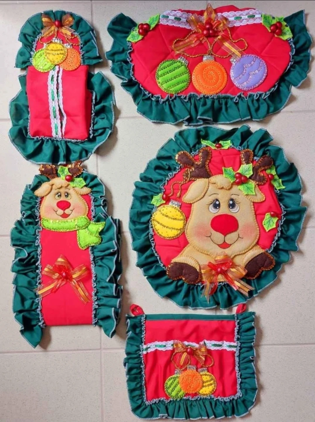 Reindeer & Ornaments Christmas Bathroom Set