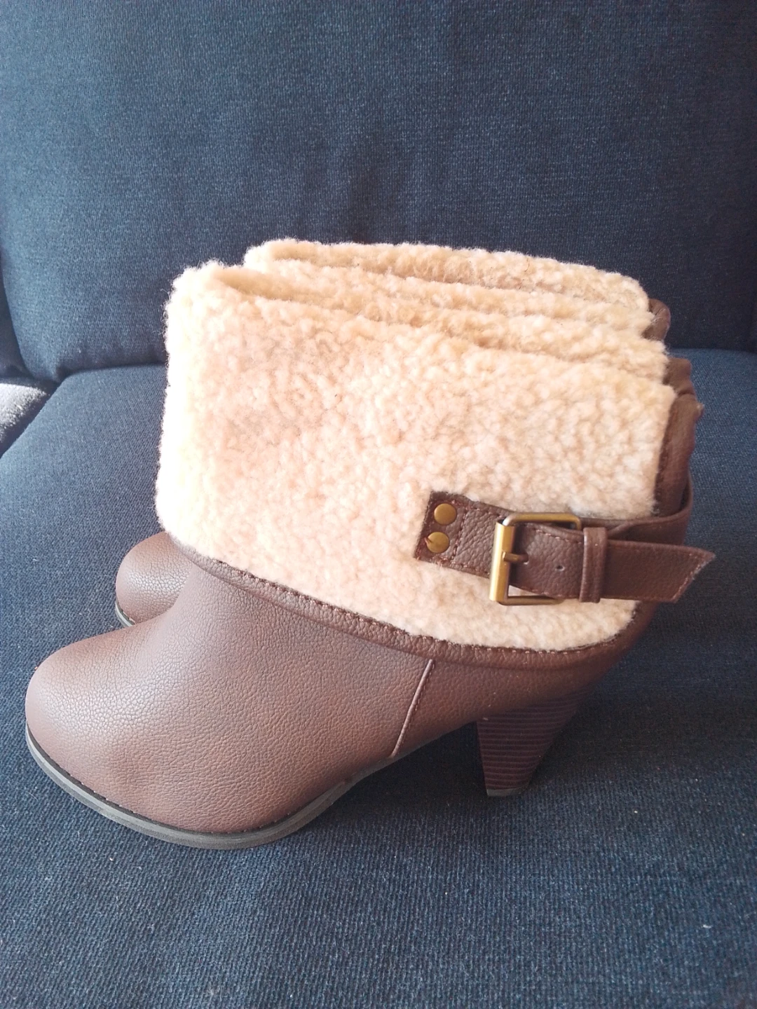 Brown faux leather ankle boots with fleece lining - photo 2