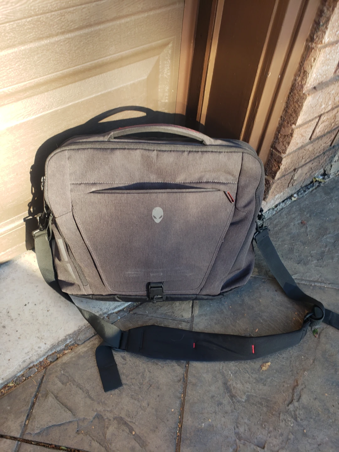 Alienware Vindicator Laptop Messenger Bag