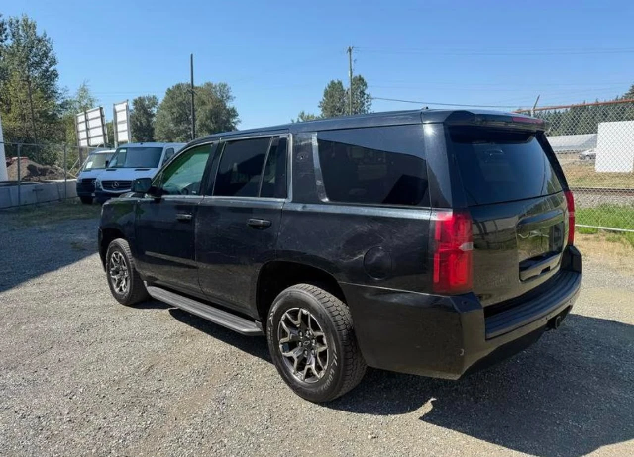 Chevrolet Tahoe SUV - photo 2