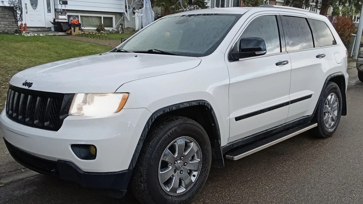 Jeep Grand Cherokee SUV - photo 3