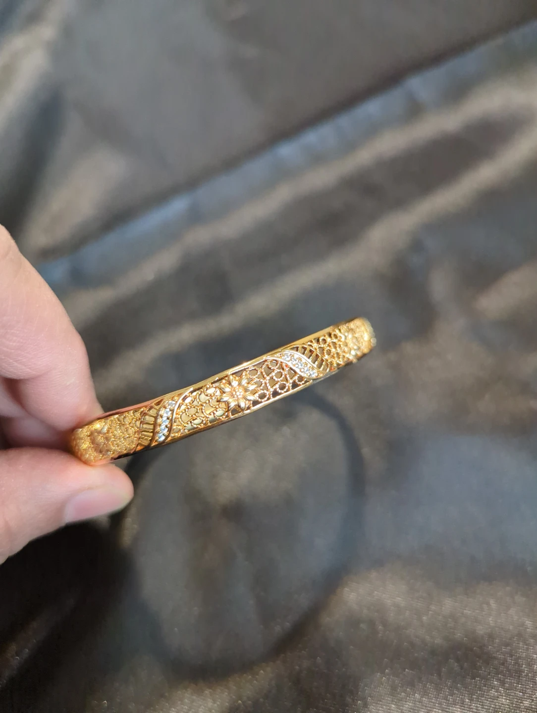 Gold Tone Floral Pattern Bangle - photo 3