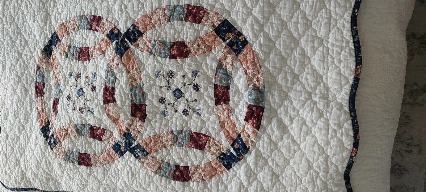 Queen size quilt pillow shams sold as pair - photo 2