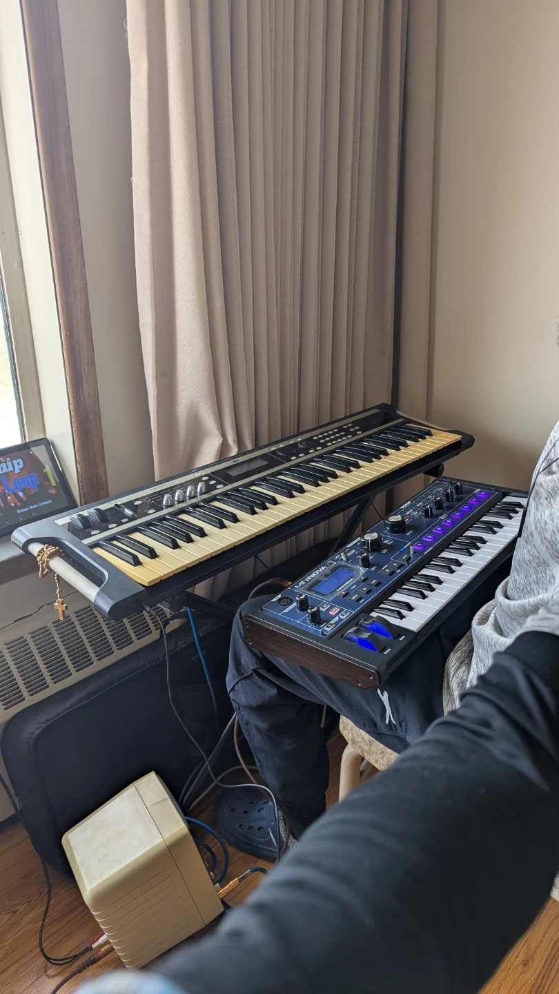 Korg X50 Synthesizer with Carrying Case - photo 5