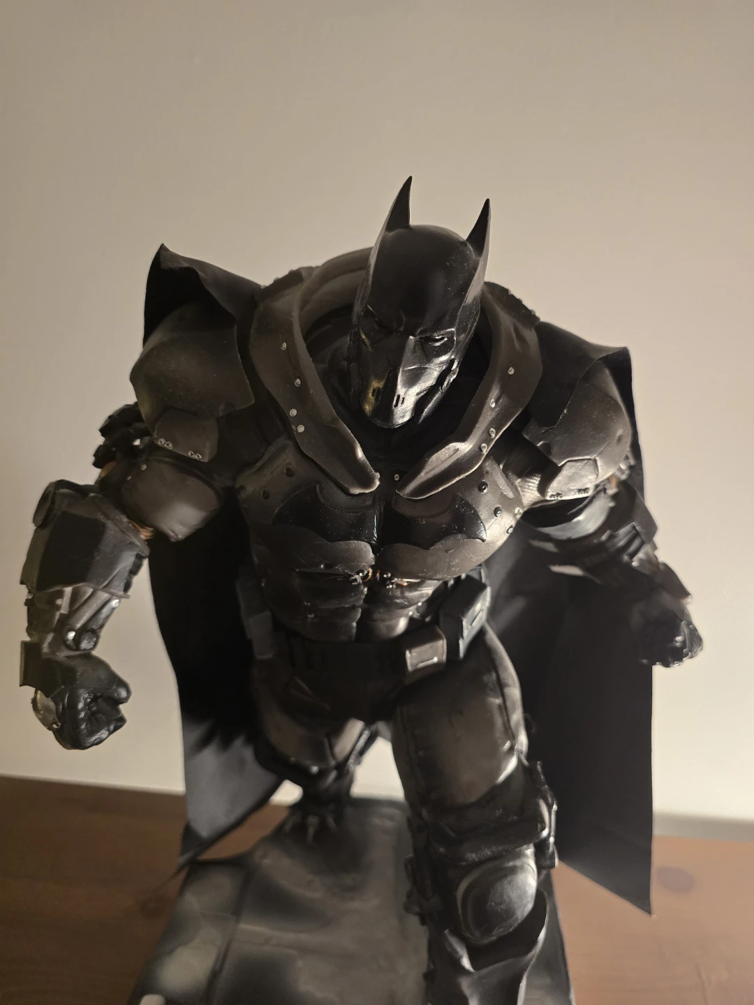 Batman Armoured Figure - photo 3