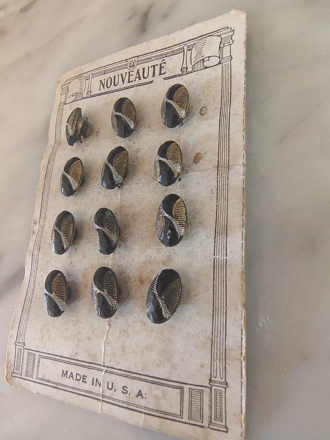12 Antique/Vintage Nouveauté Oval Dress Buttons – Original Card - photo 2