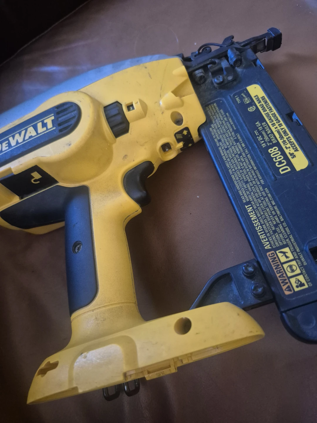 DeWalt DC608 18V Cordless Brad Nailer - photo 3