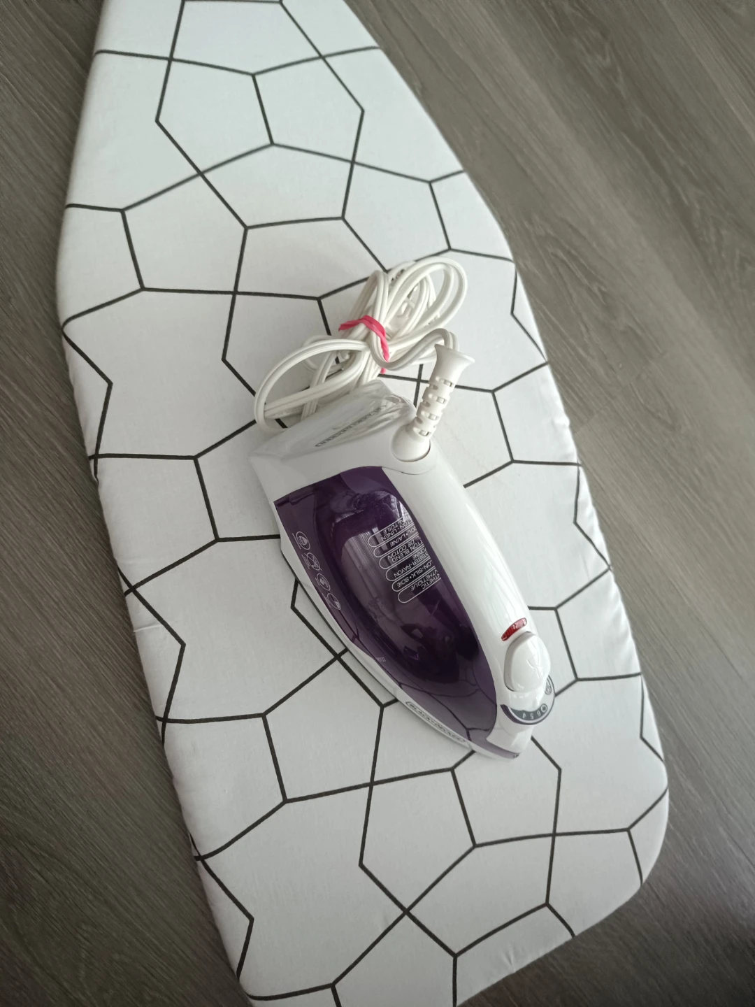 Black+Decker Iron and Tabletop Ironing Board - photo 4