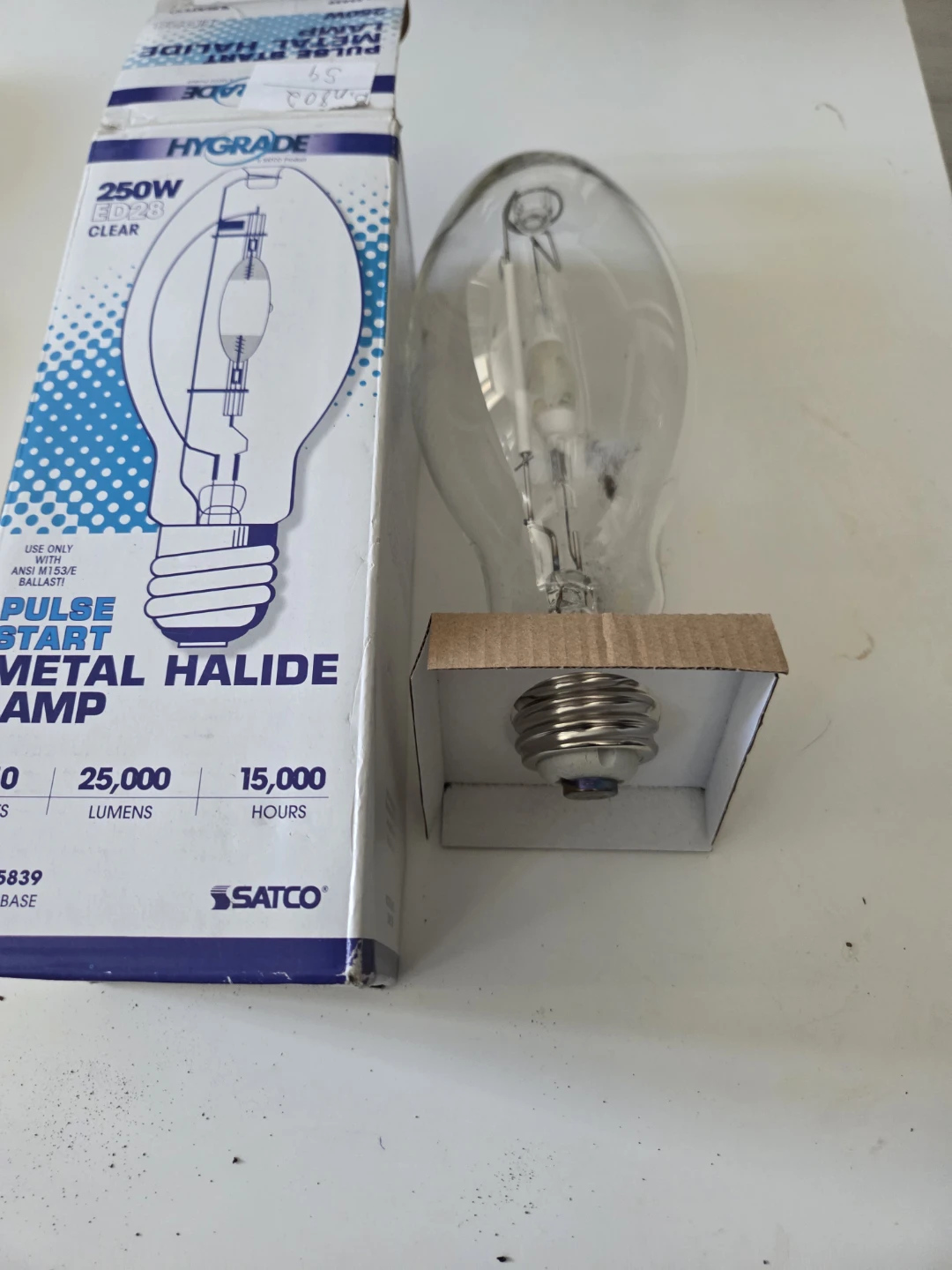 Satco 250W Pulse Start Metal Halide Lamp - photo 4