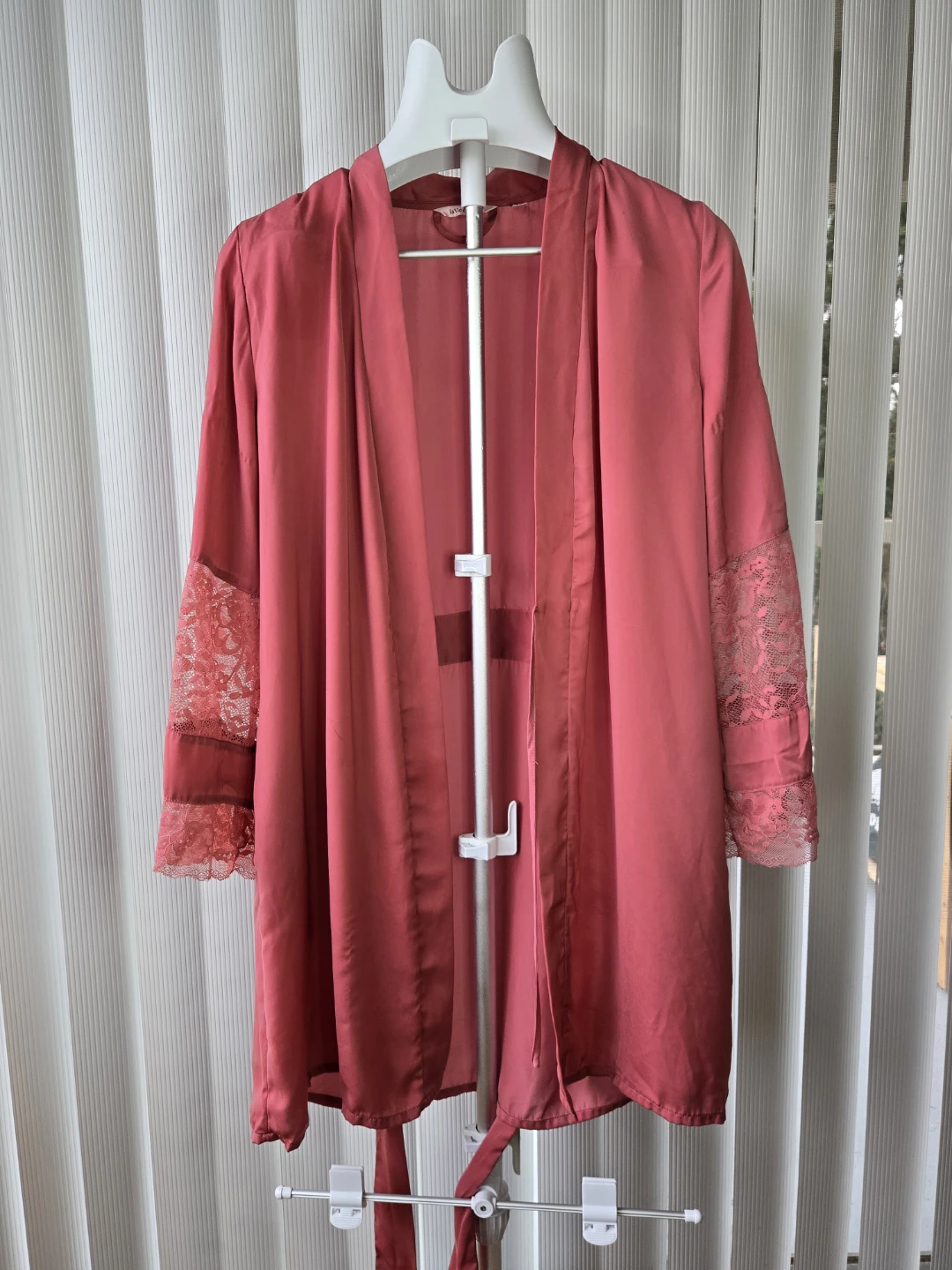 La Vie en Rose Dusty Pink Lace-sleeve Robe - Size XS/S