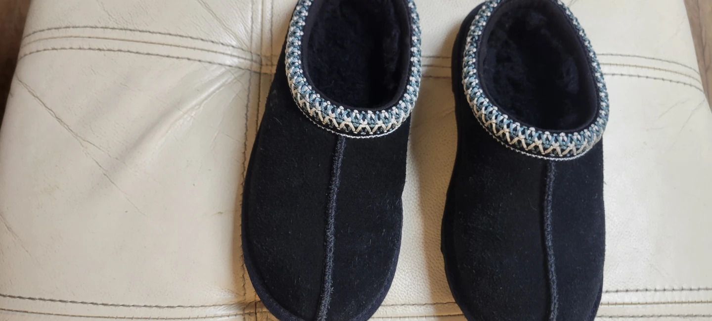 Ugg Black Suede Slippers kids size 13 like new - photo 4