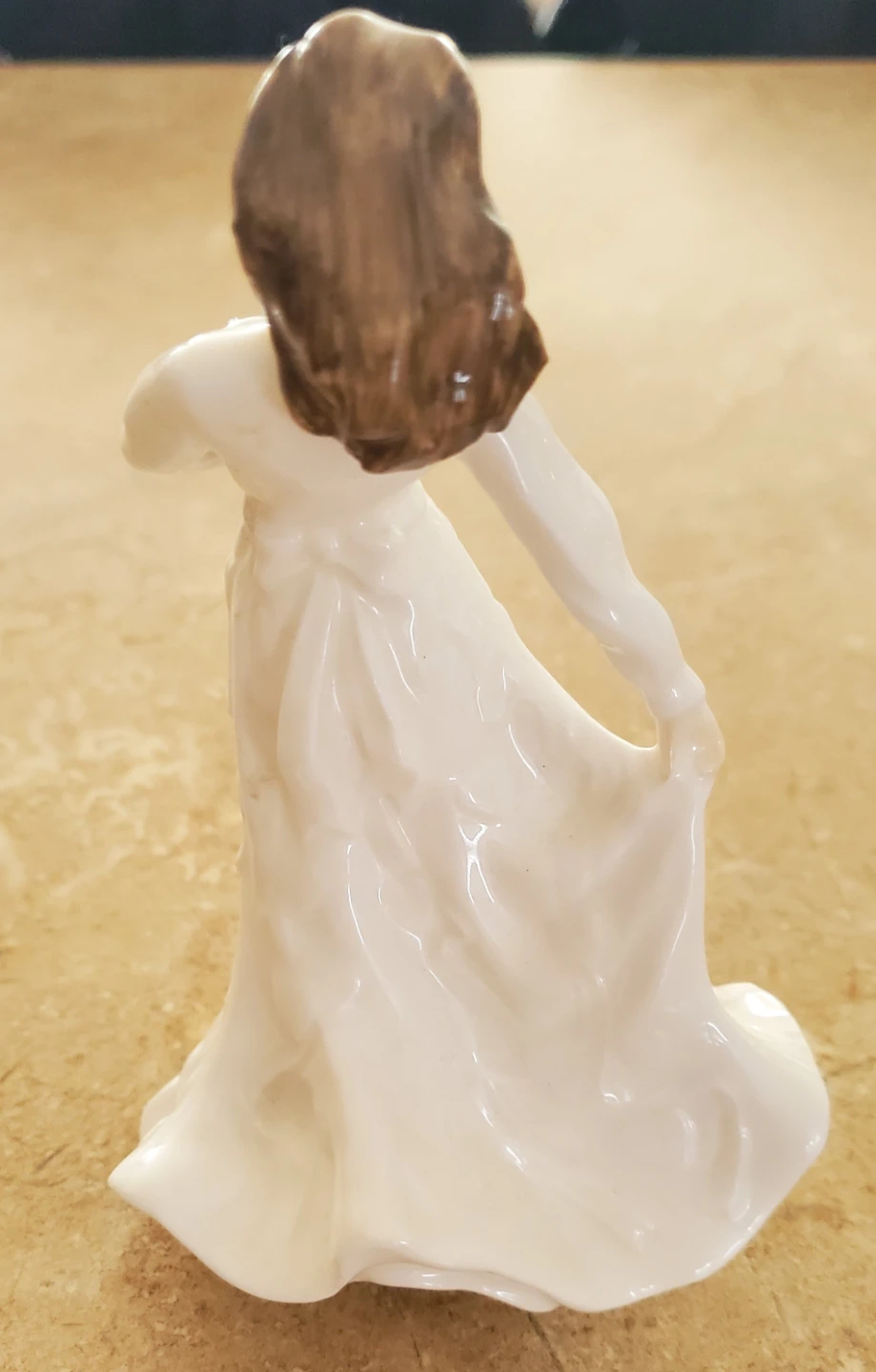 Royal Doulton Loving Thoughts Figurine HN 3948 - photo 2