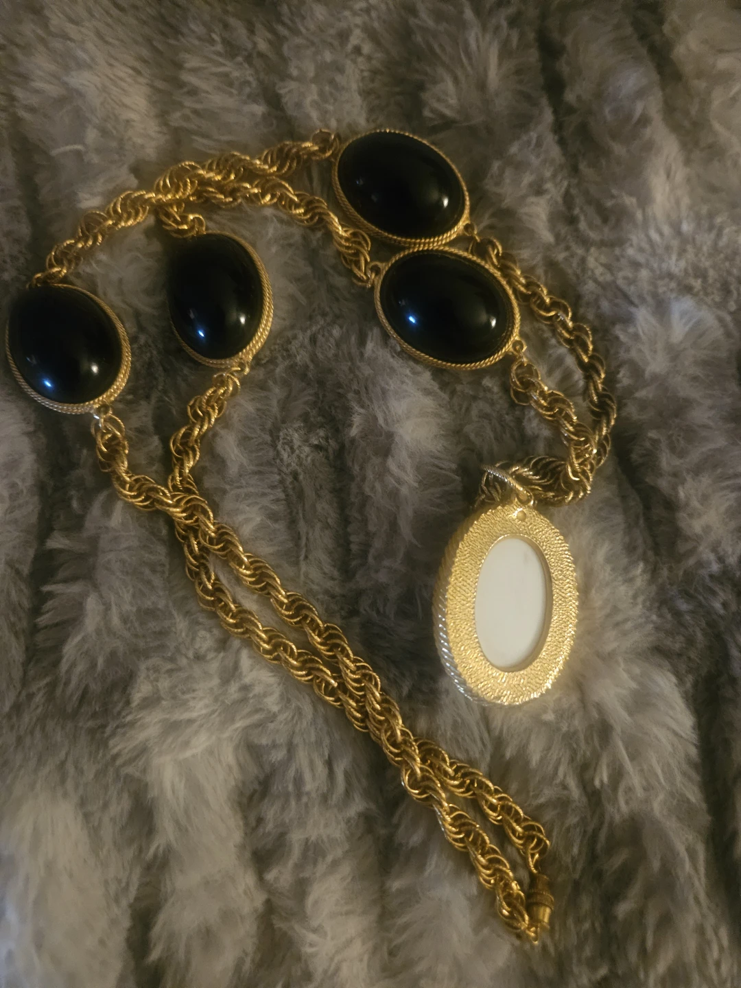 Vintage 70s-Style Gold Tone Necklace with Oval Stones - photo 4