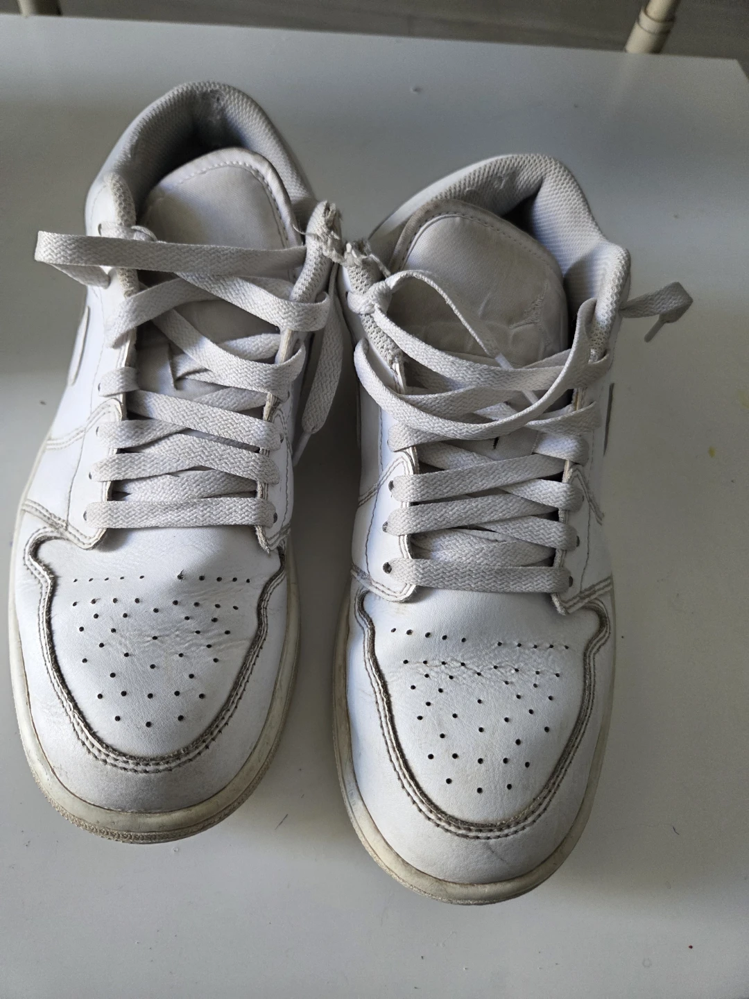 Nike Air Jordan 1 Mid White Size 9