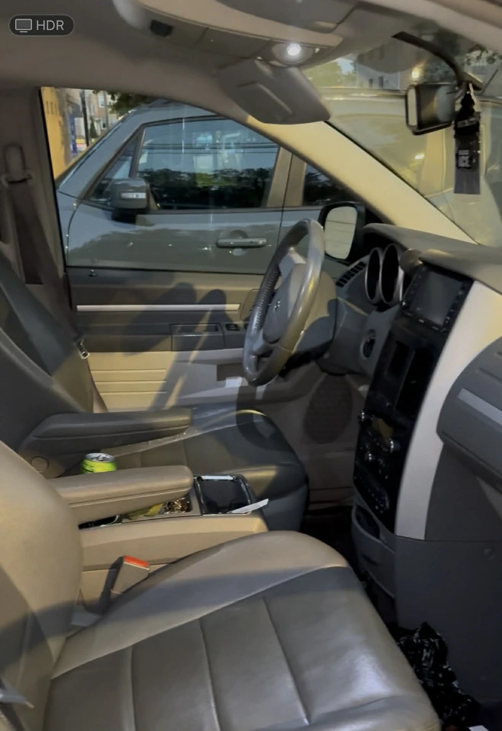 Dodge Grand Caravan Silver Minivan - photo 5