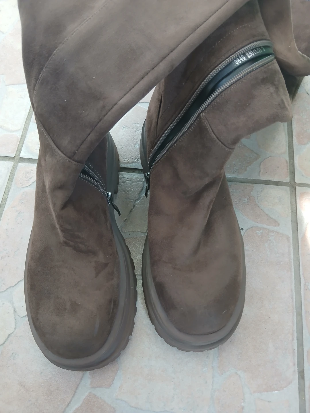 BRAND NEW  Over-the-Knee Boots Size 36 - photo 2