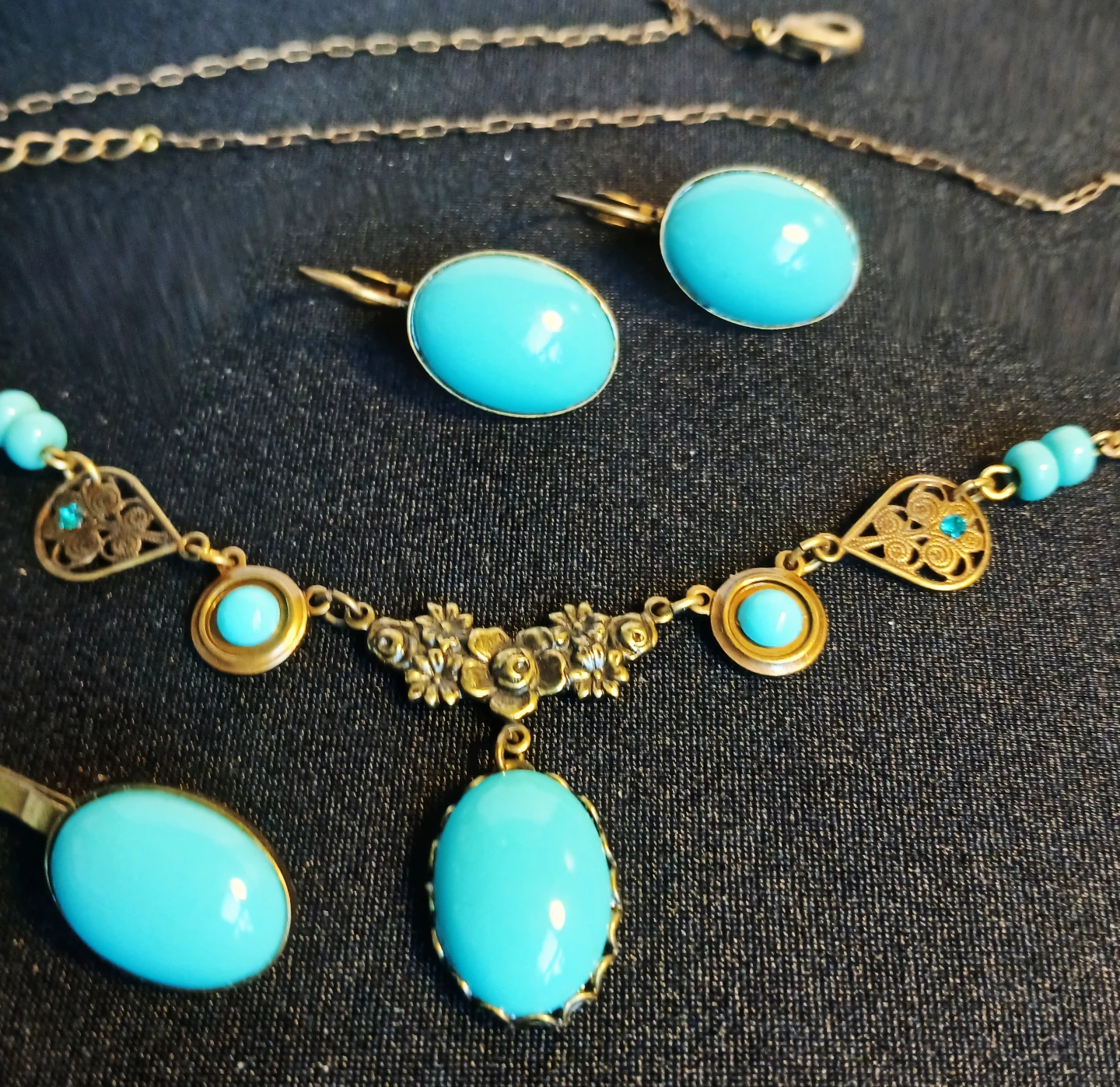 Vintage Style Turquoise Blue Necklace Earring and hair pin