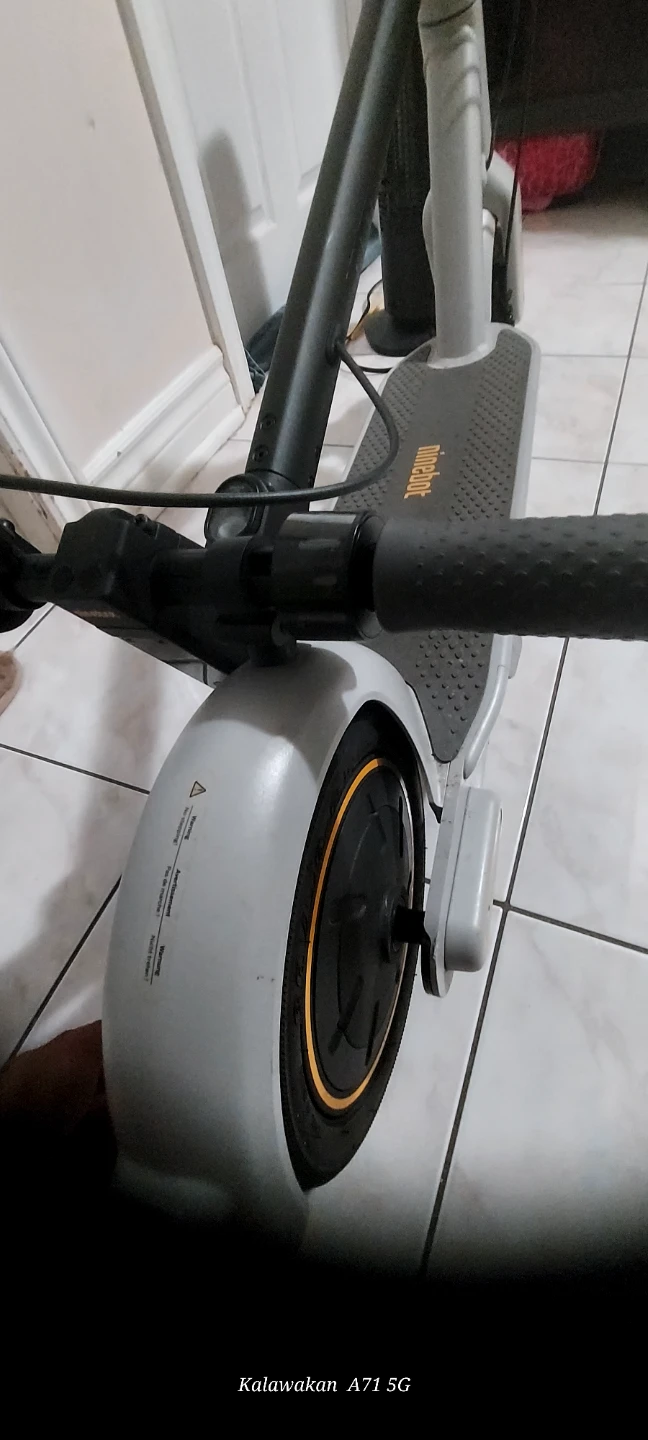 Ninebot Segway Electric Scooter Model G30LP - photo 3