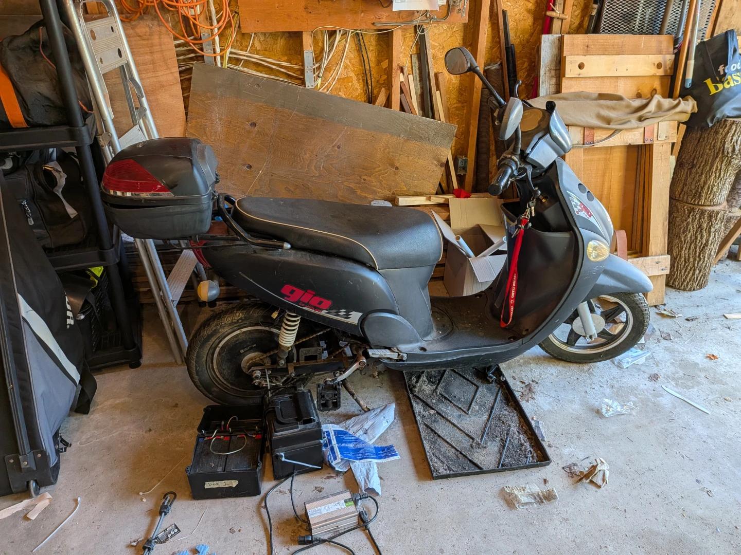 Gio electric scooter with storage case
