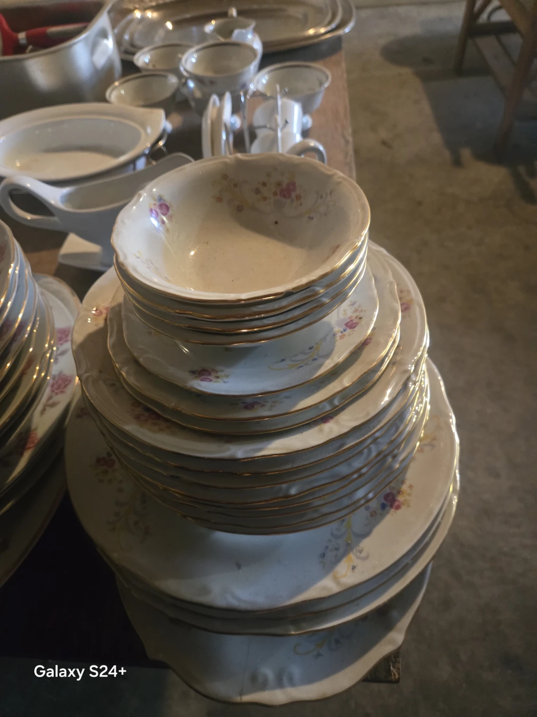 Large Vintage Floral Dinnerware Set - photo 4
