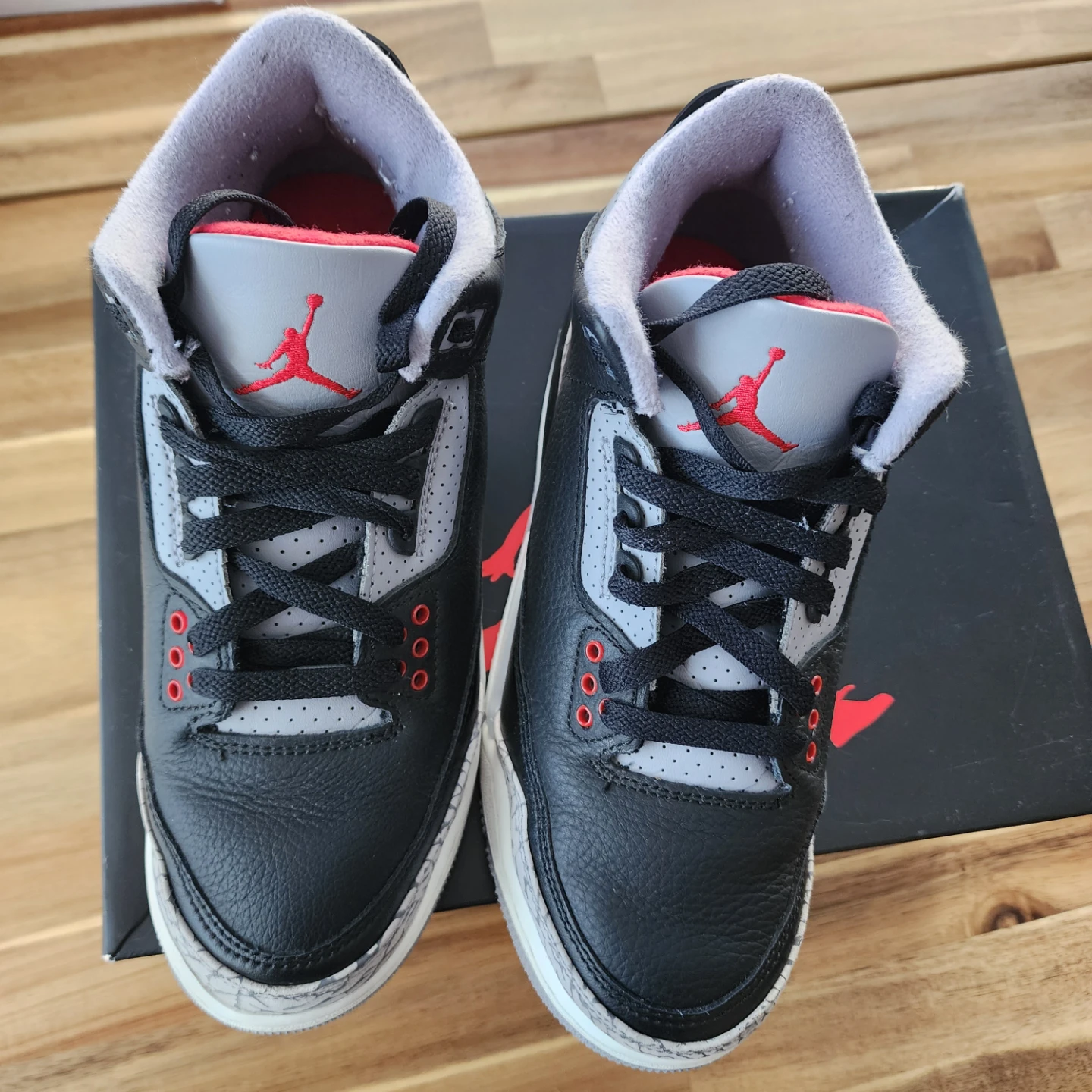 Air Jordan 3 Retro (GS) Black/Red - photo 2