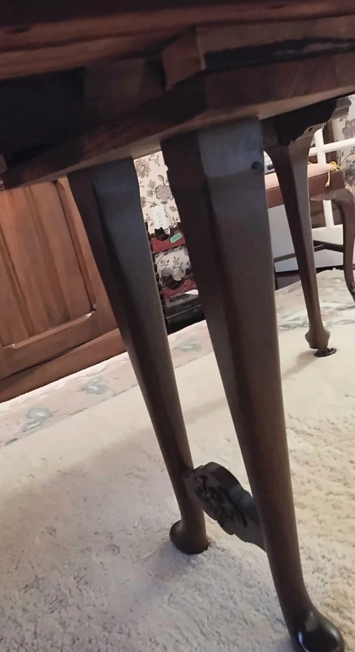 Elegant Queen Anne Dining Table | SATURDAY PICKUP ONLY - photo 4