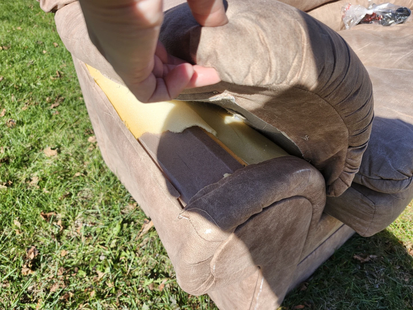 Free Three-Seater Sofa - photo 3