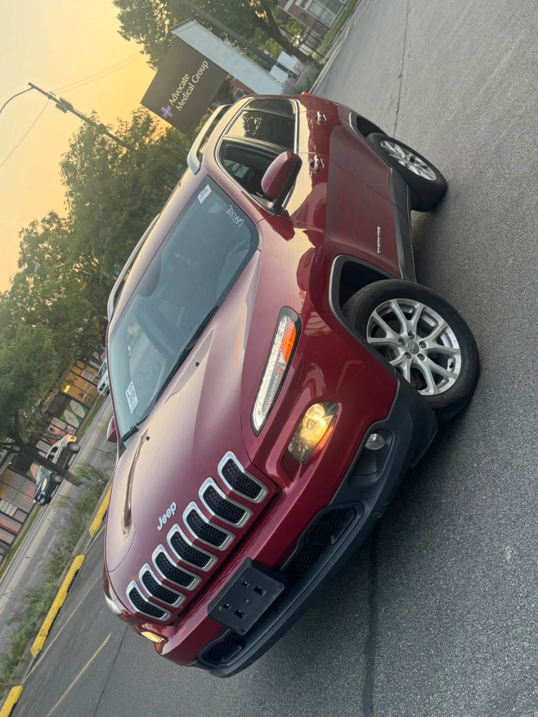Jeep Cherokee SUV - photo 2