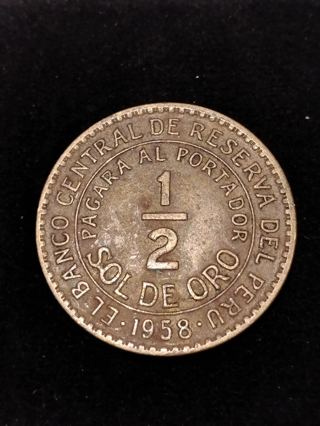 1958 Peruvian 1/2 Sol de Oro Coin - photo 2