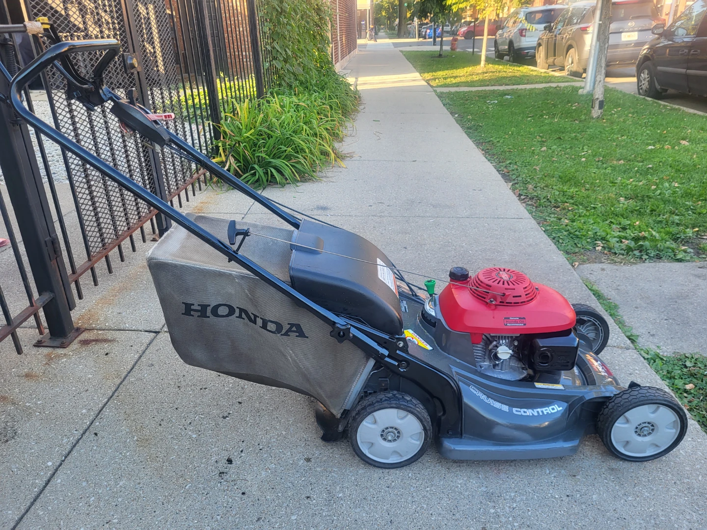 Honda HRX 217 Versamow Lawn Mower - photo 4