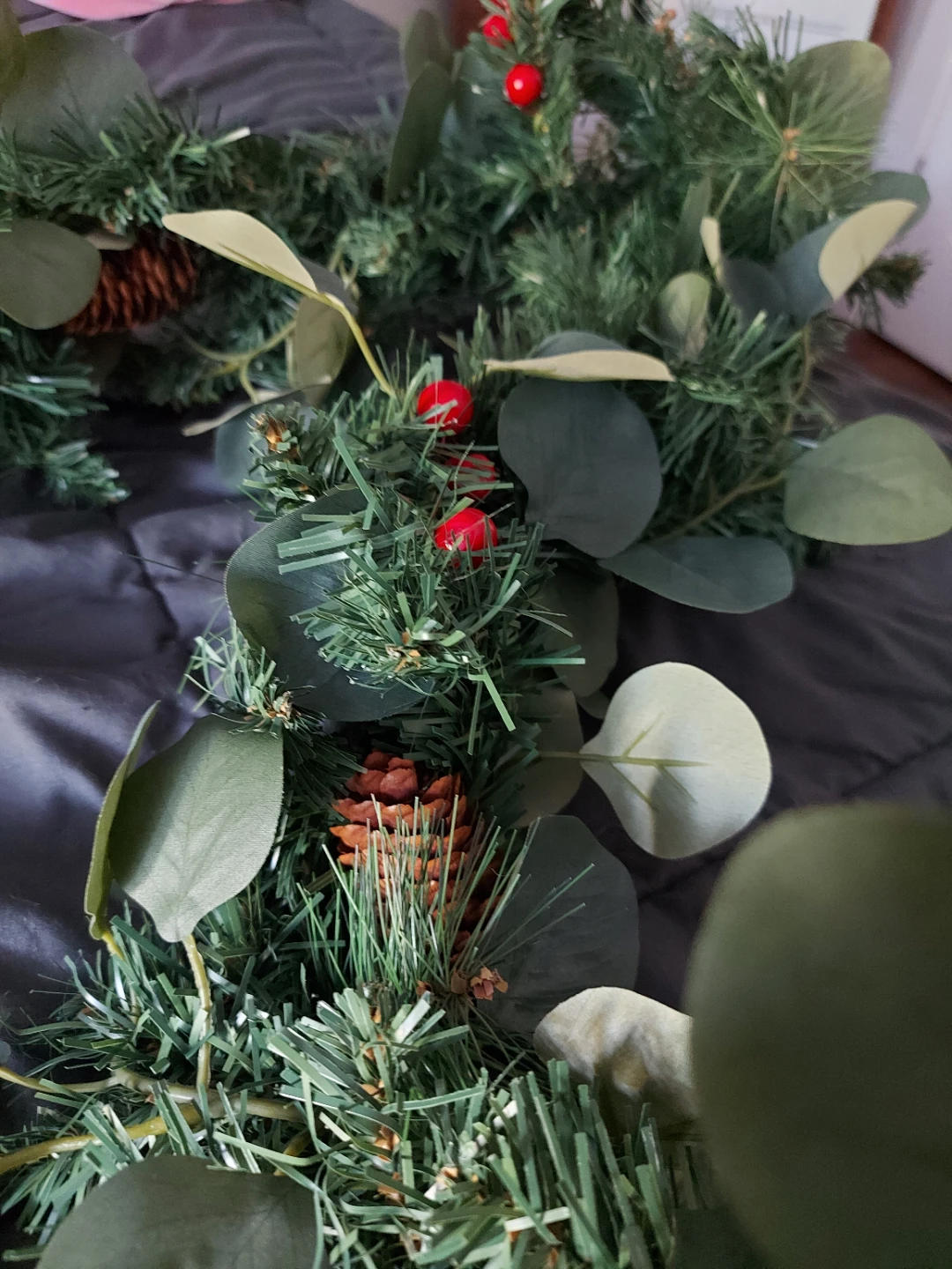 Battery-Operated Lighted Decorative Garland - photo 3