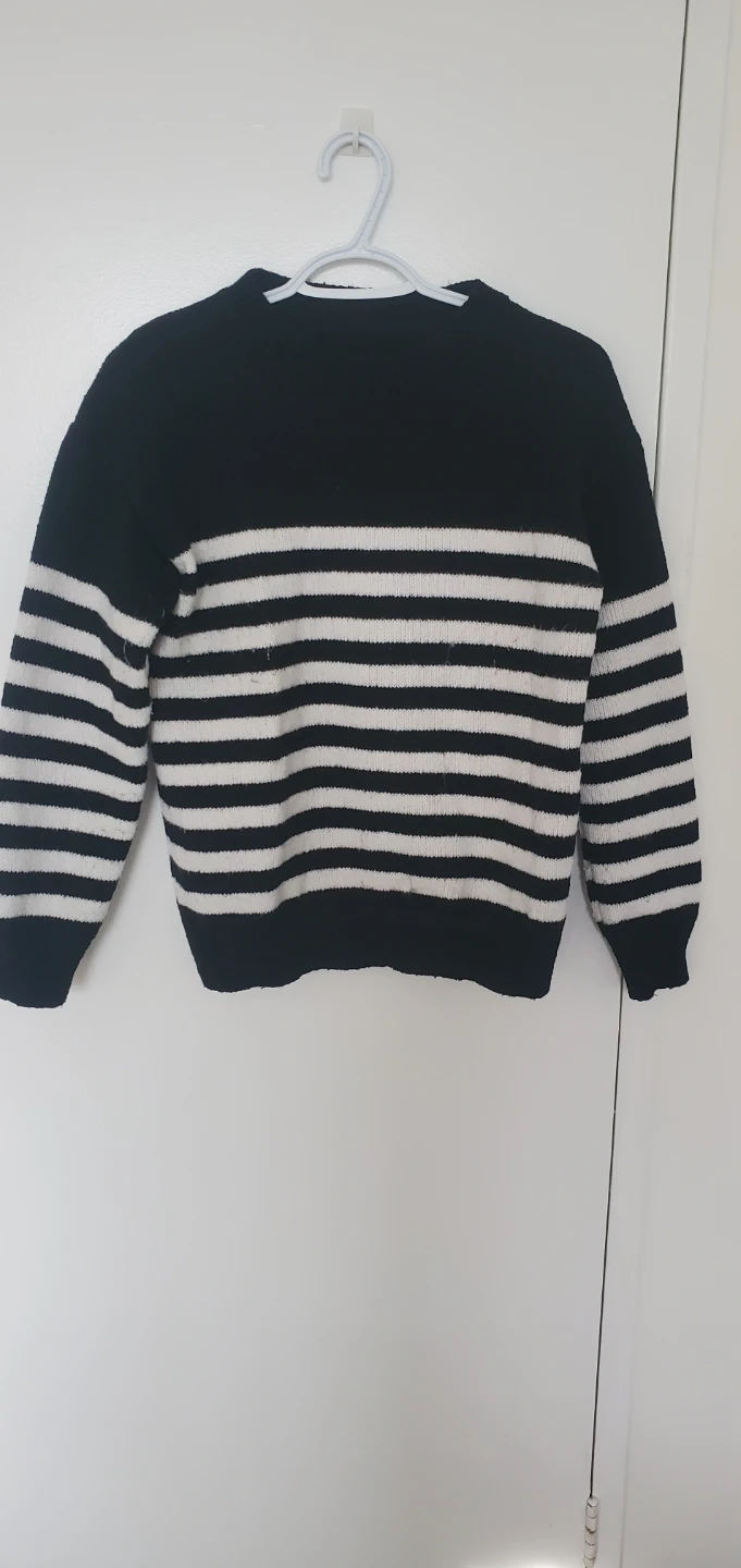 Set of two long sleeve sweaters