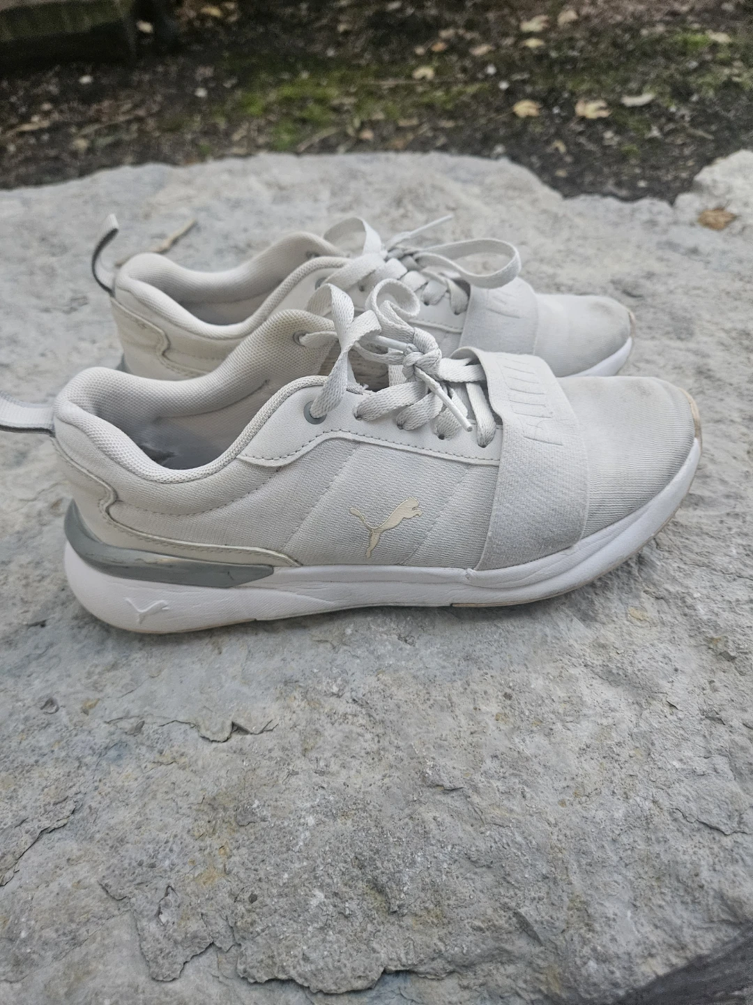 Women's size 6 Puma running shoes - photo 2