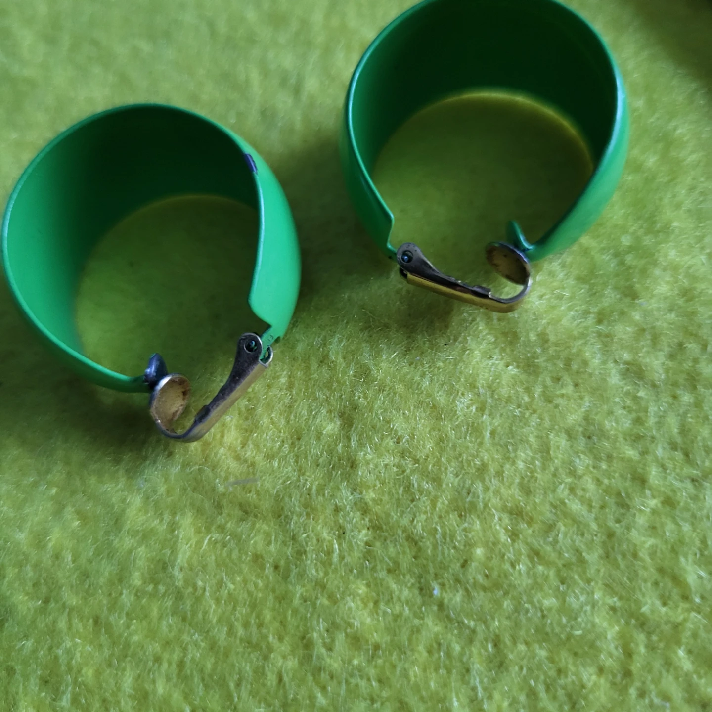 Bright Green Beaded Necklace and Clip-on Earrings Set - photo 4