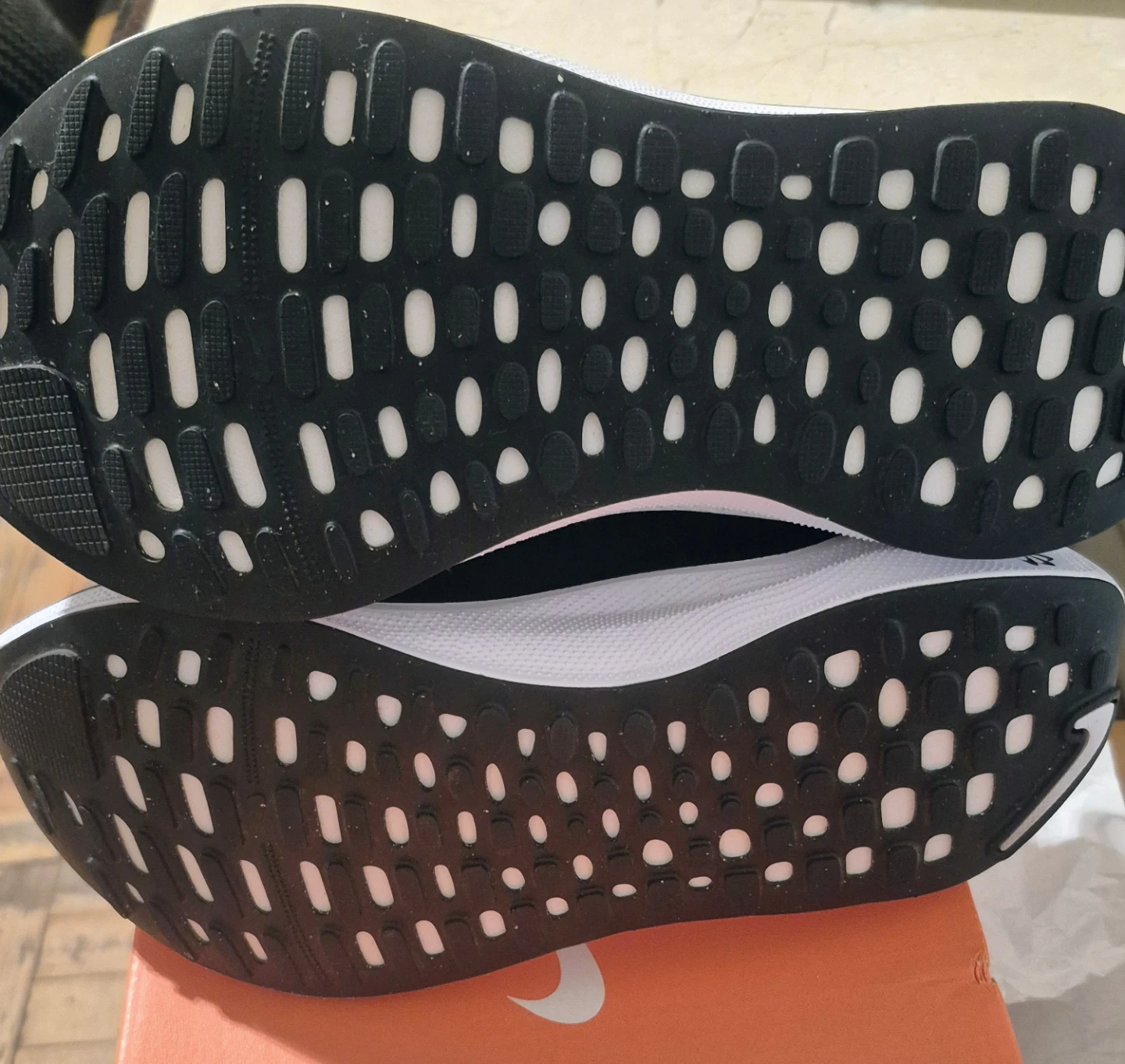 Nike ReactX Size 7.5 Infinity Run 4 Wmns Running Shoes - photo 2