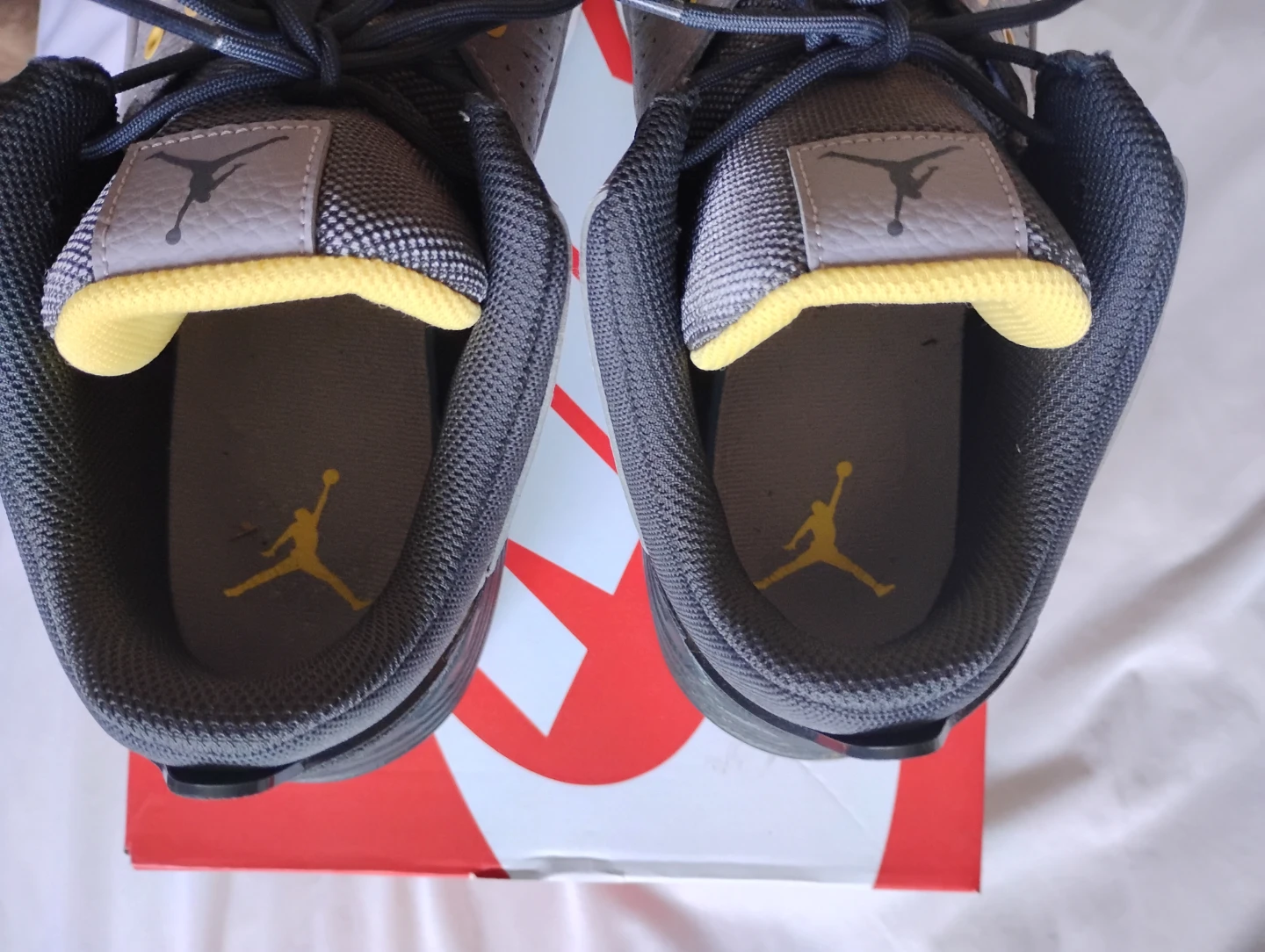 Jordan Flight Club 91 Grey Basketball Shoes - photo 3