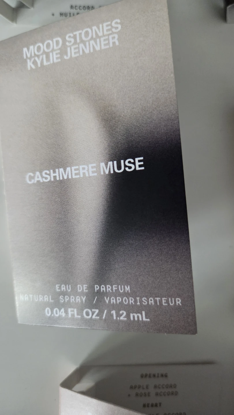 Kylie Jenner  Perfume Samples (9) - photo 3