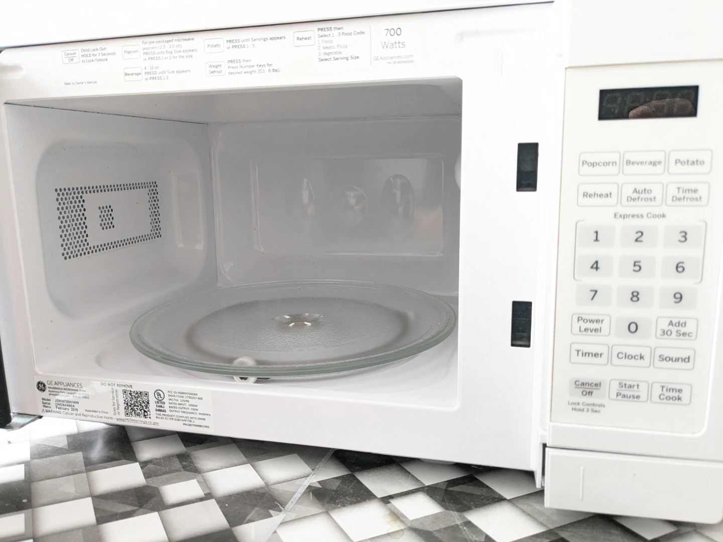 GE 0.7cu ft Countertop Microwave - photo 3
