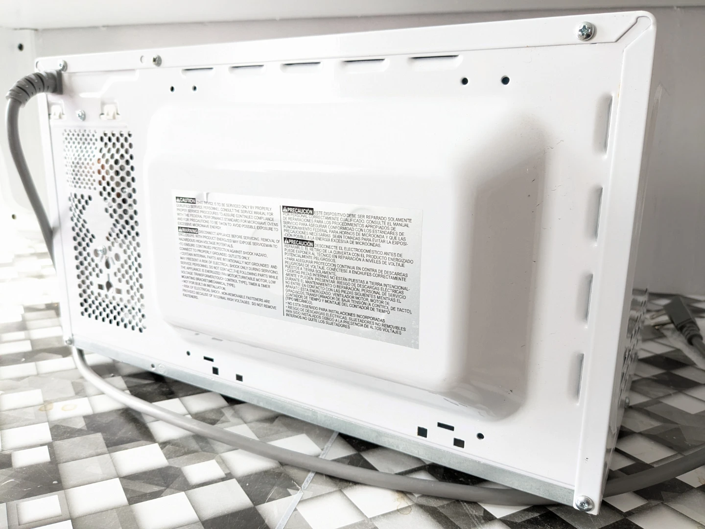 GE 0.7cu ft Countertop Microwave - photo 4