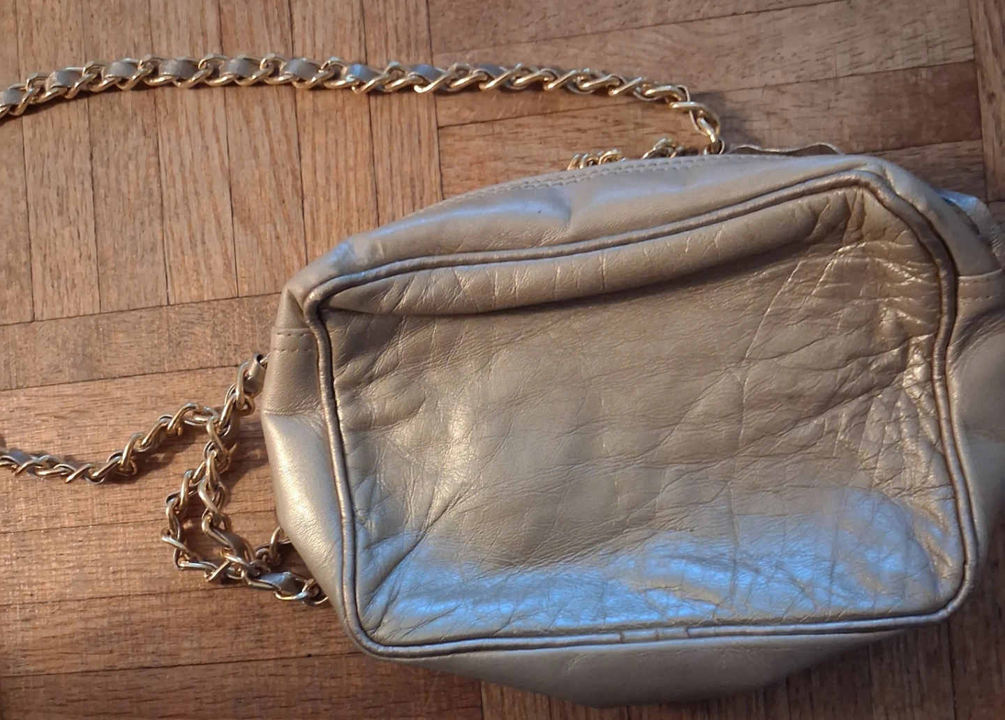 High Fashion gold tone purse and bracelet set - photo 4