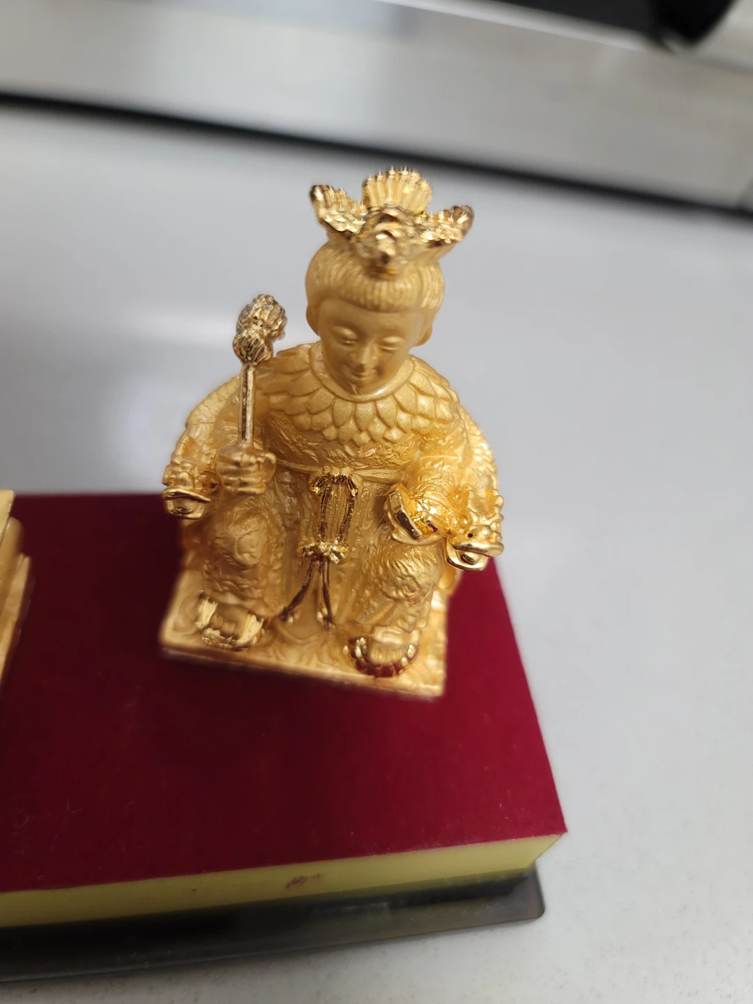 Gold-tone Mazu figurine set - photo 2