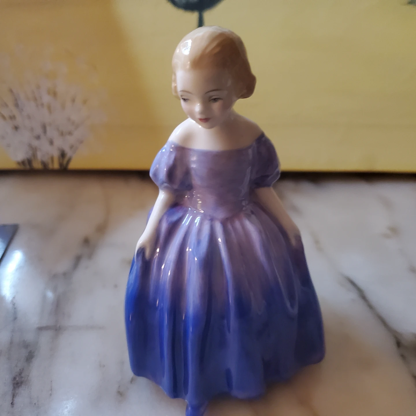 Royal Doulton Marie Figurine H.N. 1370 - photo 2