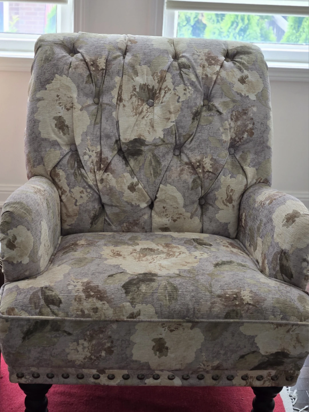 Set of two tufted floral accent chairs - photo 2