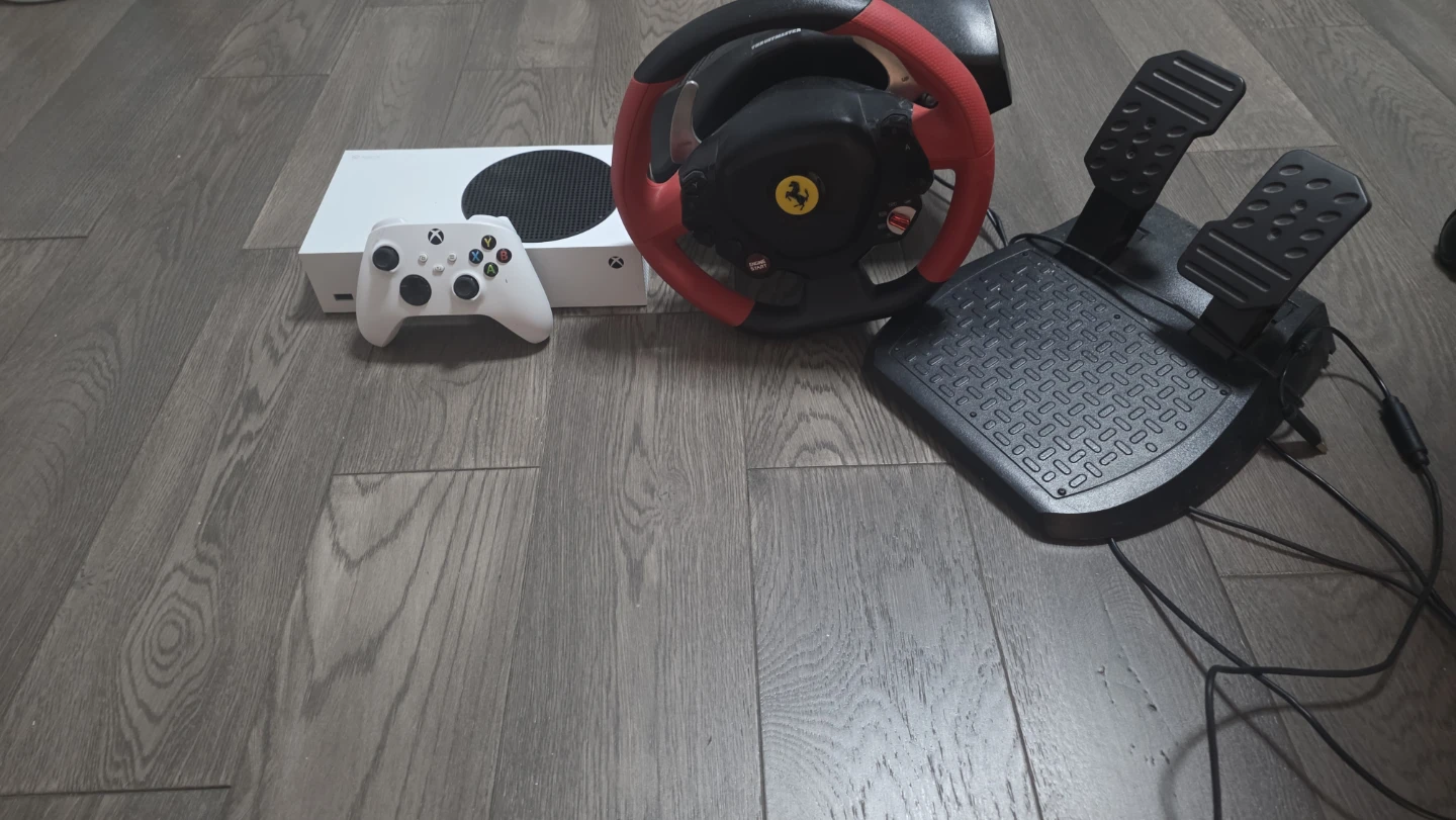 Xbox Series S + Thrustmaster Ferrari 458 Spider Racing