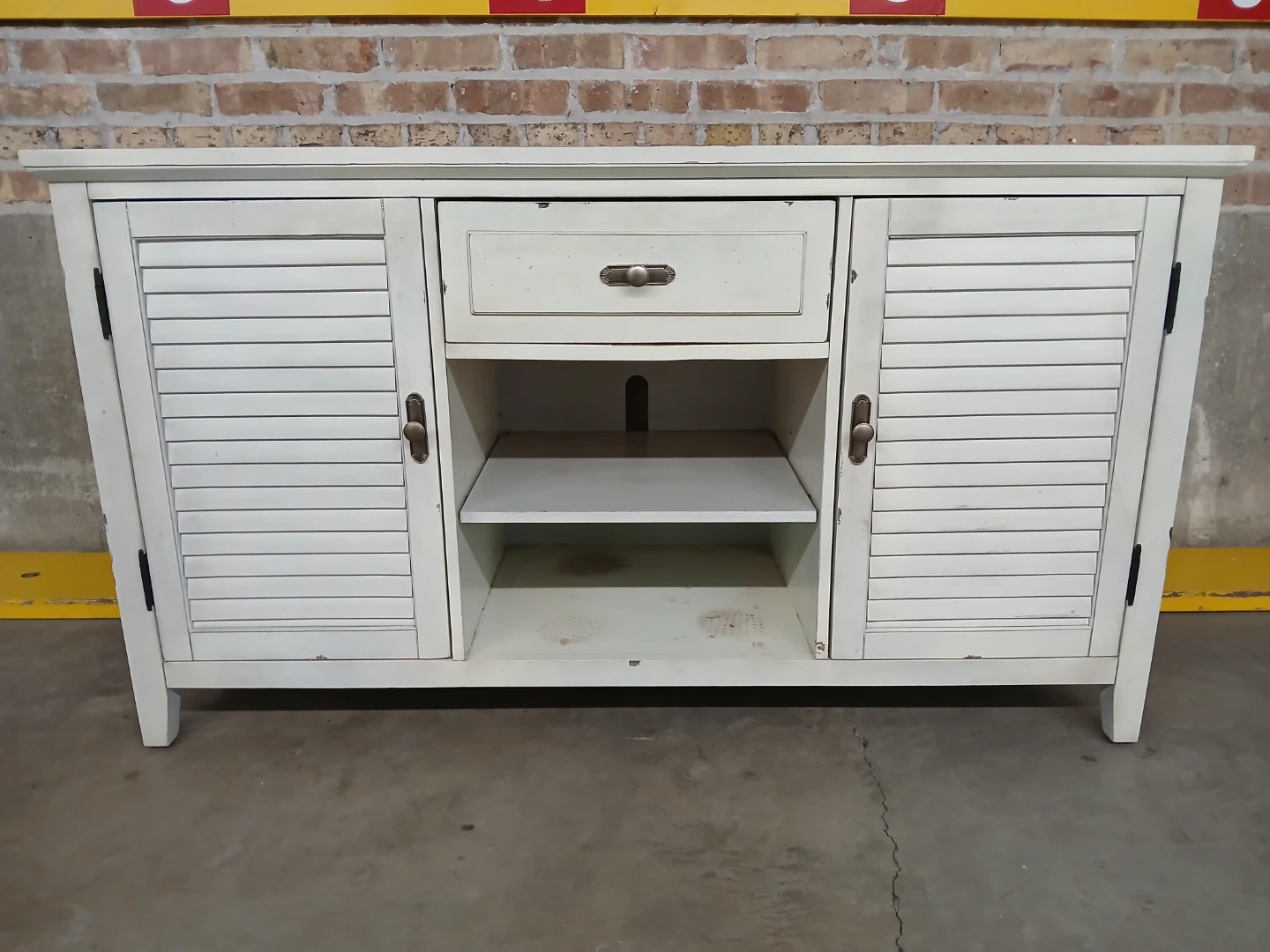 White wooden storage console Louvered Credenza - photo 4