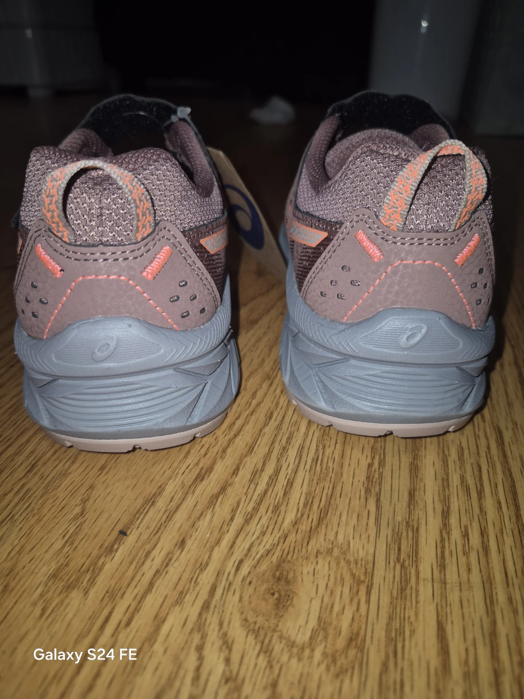 New ASICS Kids Sneakers Size 2.5 US - photo 3