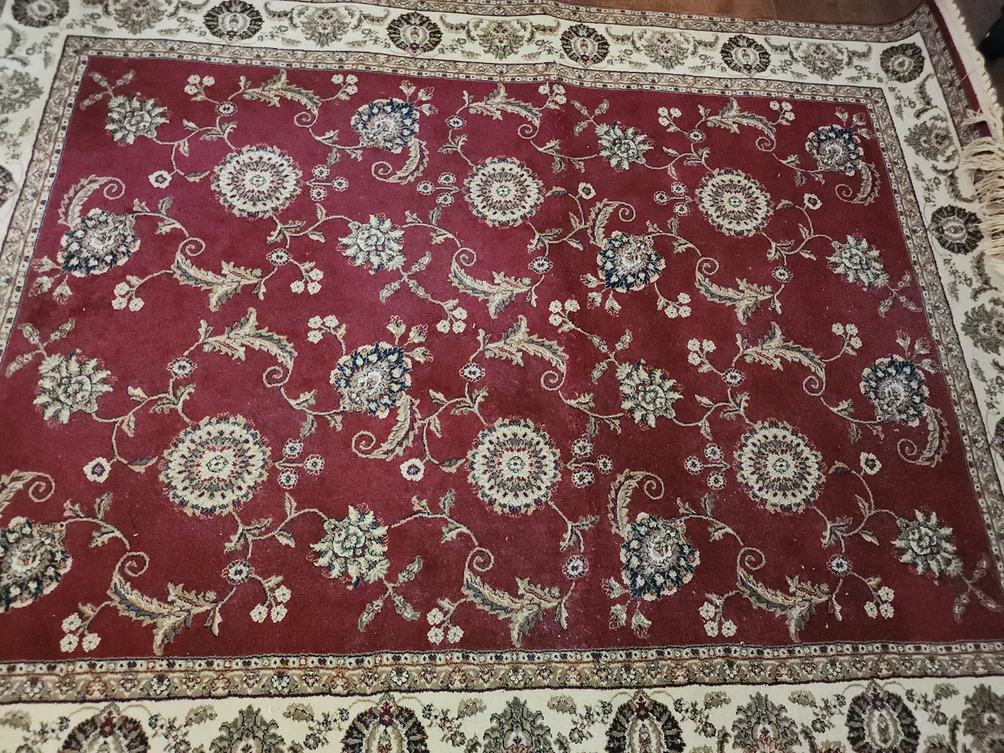 Traditional Persian-style floral area rug - photo 3
