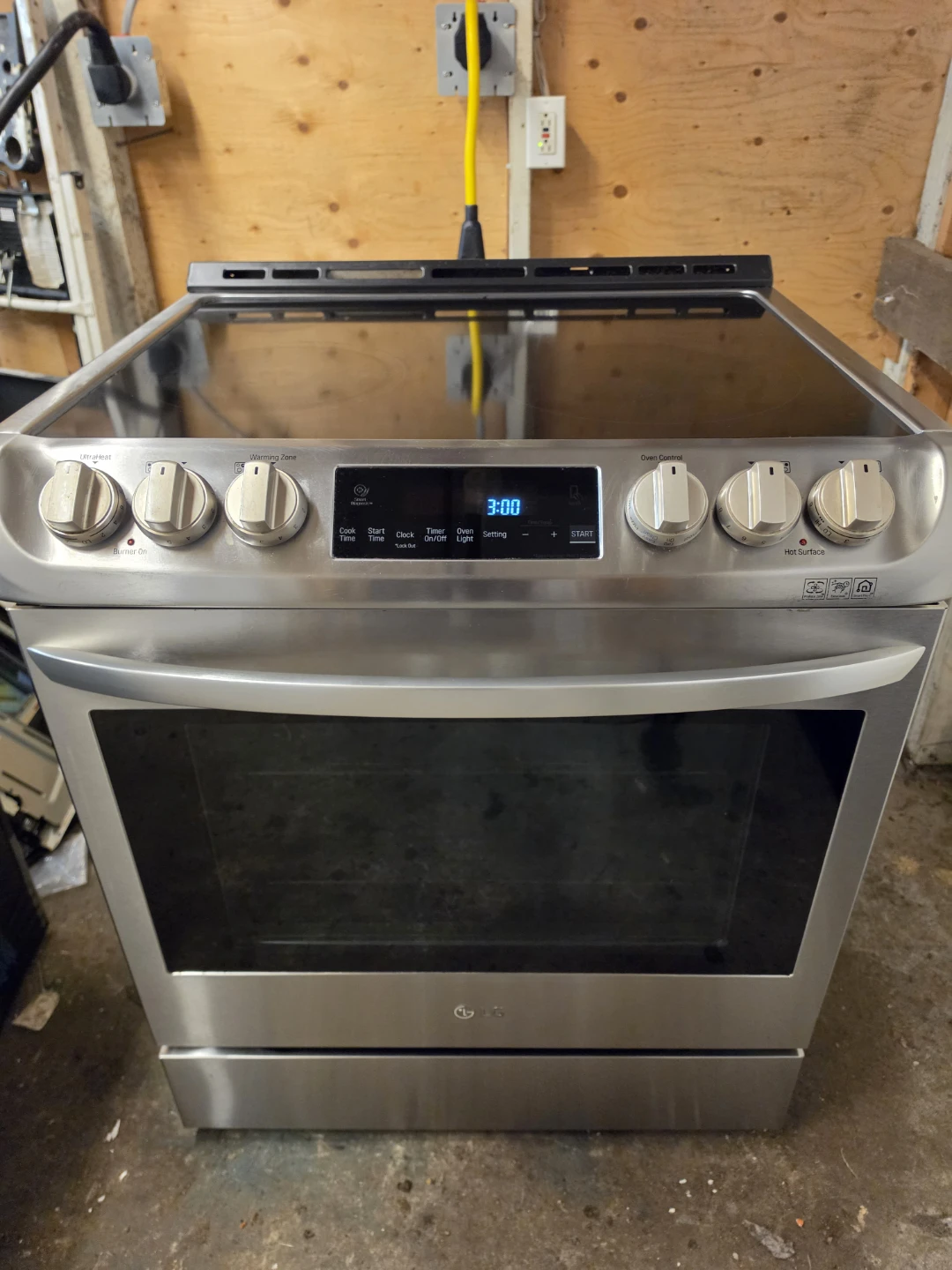 Delivery Available - LG  Stainless Steel  4 Years Old - photo 3
