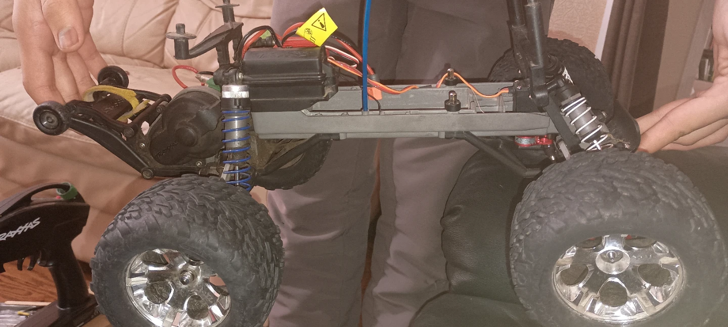 Traxxas RC Truck with Controller and Batteries - photo 2