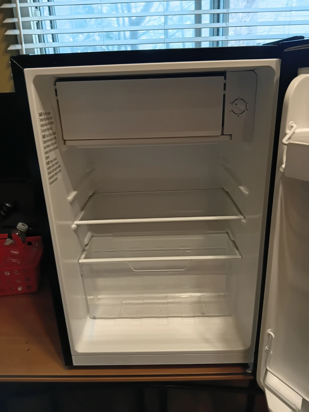Hamilton Beach Compact Mini Fridge READ DESCRIPTION ON SIZE - photo 2